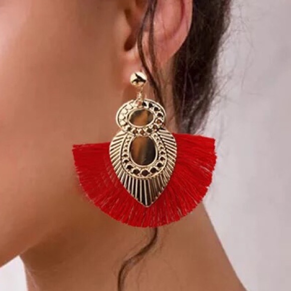 Jewelry - A pair of Colorful tussle earrings